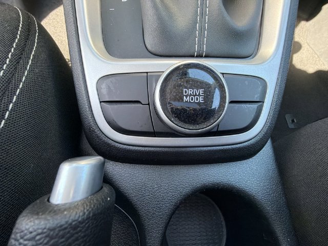 Used 2025 Hyundai Venue SEL FWD image 29