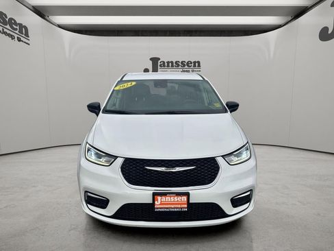 Used 2024 Chrysler Pacifica Select image 12