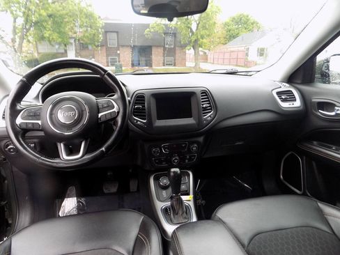 Used 2019 Jeep Compass Latitude w/ Cold Weather Group AWD/4WD image 14