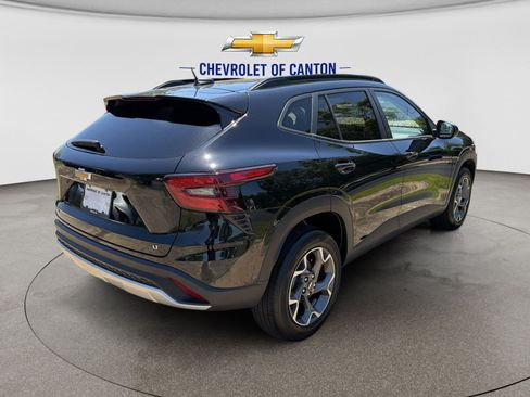 Used 2024 Chevrolet Trax LT w/ LT Convenience Package FWD image 5