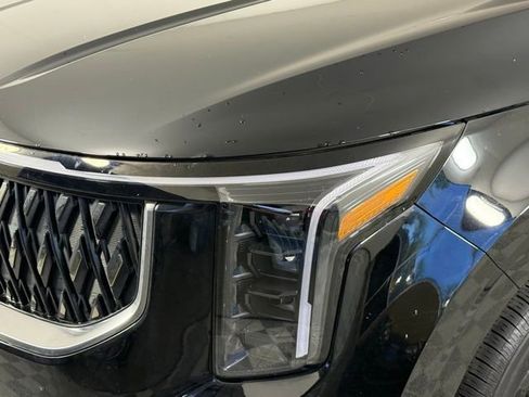 Used 2025 Kia Carnival image 12