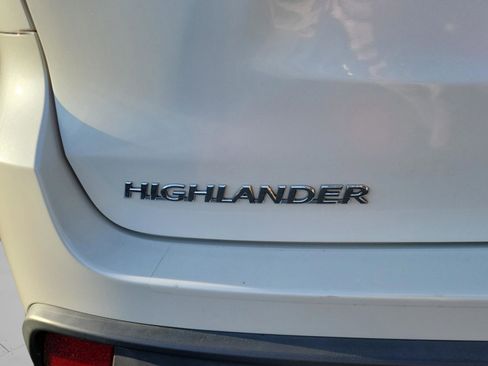 Used 2018 Toyota Highlander LE image 26