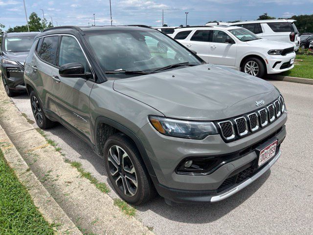 Used 2023 Jeep Compass Limited AWD/4WD image 2