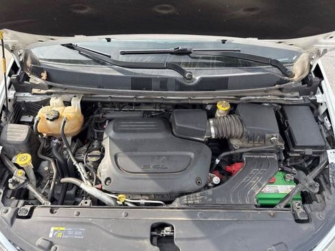 Used 2019 Chrysler Pacifica Touring-L FWD image 13