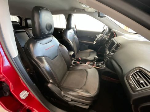 Used 2020 Jeep Compass Trailhawk AWD/4WD image 24