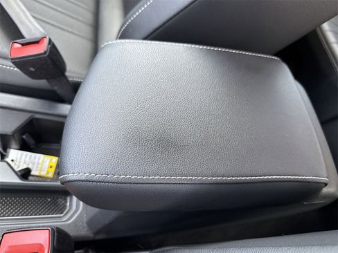 Used 2024 Volkswagen Tiguan SE image 35