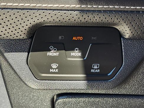Used 2025 Volkswagen Atlas Cross Sport SEL Premium R-Line AWD/4WD image 25