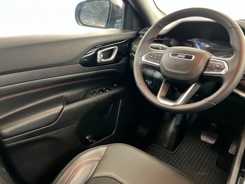 Used 2025 Jeep Compass Trailhawk AWD/4WD image 12