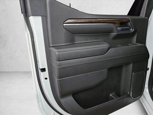 Used 2024 GMC Sierra 1500 SLE image 17