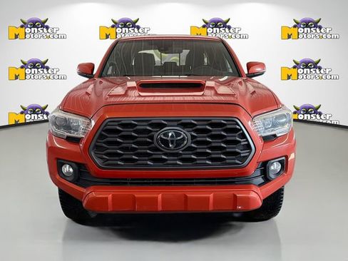 Used 2018 Toyota Tacoma SR5 AWD/4WD image 2