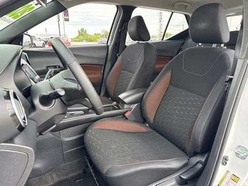 Certified 2023 Nissan Kicks SR FWD image 11