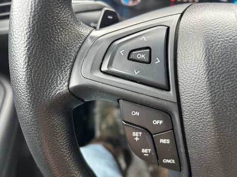 Used 2017 Ford Edge SE image 18