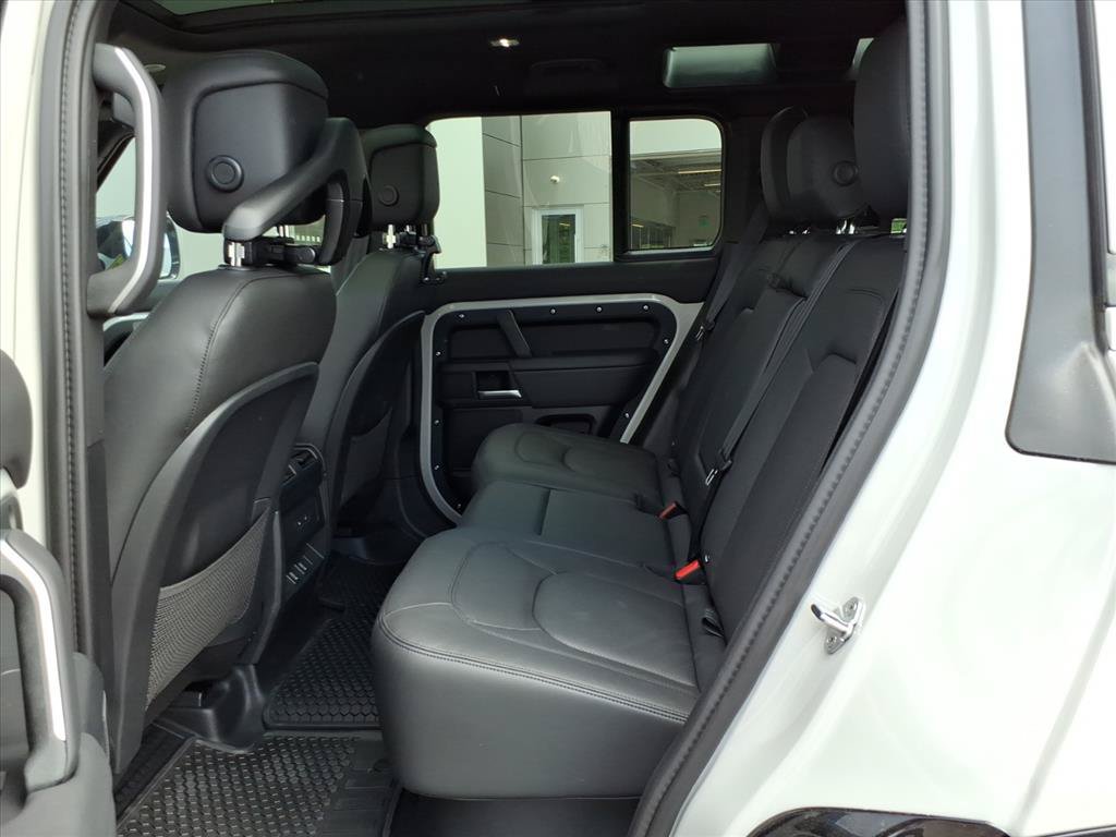 New 2026 Land Rover Defender 110 X-Dynamic SE AWD/4WD image 12