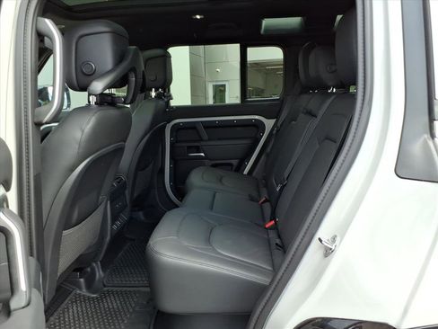 New 2026 Land Rover Defender 110 X-Dynamic SE AWD/4WD image 12
