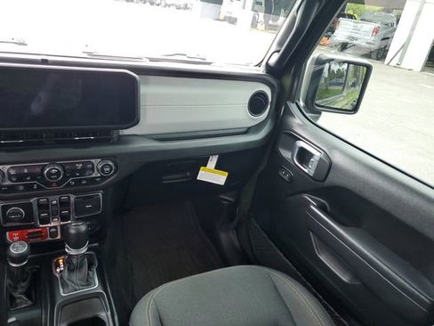 Used 2024 Jeep Wrangler Unlimited Sport AWD/4WD image 15