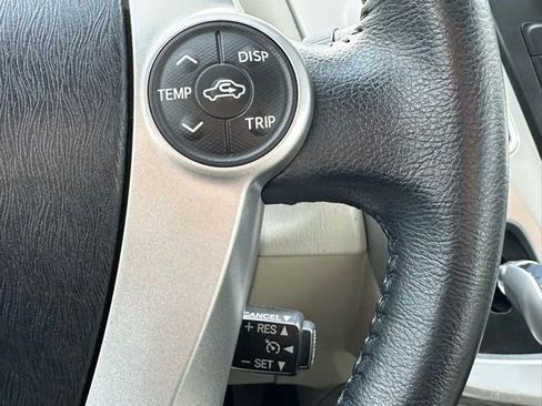 Used 2014 Toyota Prius V Five image 18