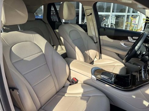 Used 2020 Mercedes-Benz GLC 300 4MATIC image 11