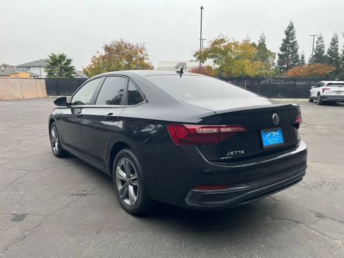 Used 2024 Volkswagen Jetta SE w/ Panoramic Sunroof Package image 4