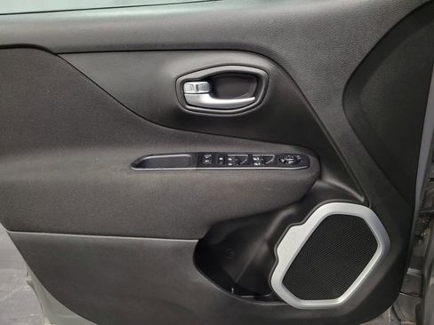 Used 2021 Jeep Renegade Sport image 23