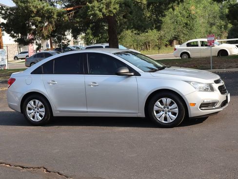 Used 2016 Chevrolet Cruze LS FWD image 2