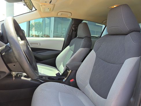 Used 2022 Toyota Corolla LE image 9