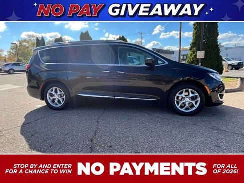 Used 2019 Chrysler Pacifica Touring-L Plus w/ Tire & Wheel Group image 6