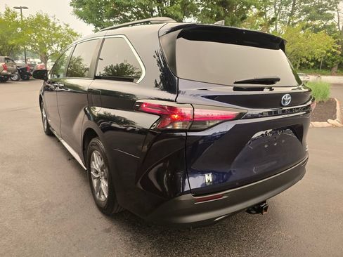 Used 2021 Toyota Sienna LE FWD image 5