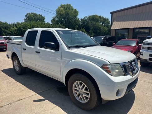 Used 2018 Nissan Frontier SV RWD image 3