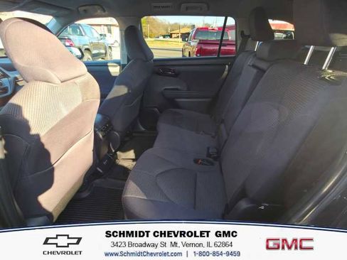 Used 2024 Toyota Highlander LE image 11