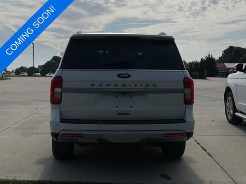 Used 2024 Ford Expedition XLT RWD image 2