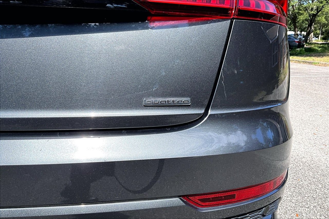 Used 2019 Audi Q8 Prestige w/ Adaptive Chassis Package AWD/4WD image 21