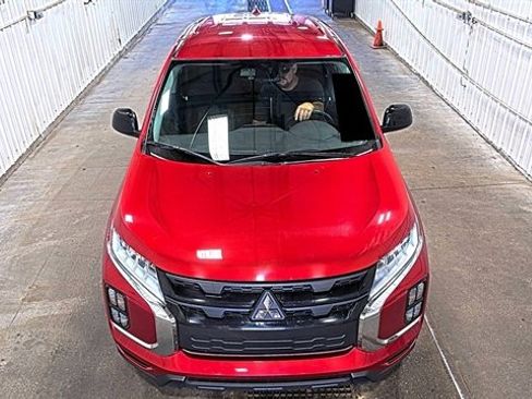 Used 2025 Mitsubishi Outlander Sport LE AWD/4WD image 2