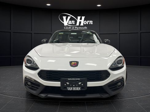 Used 2017 FIAT 124 Spider Abarth RWD image 2