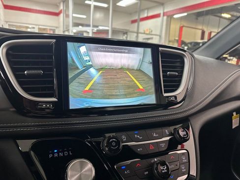 New 2026 Chrysler Pacifica Select image 26