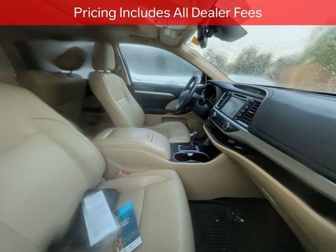 Used 2017 Toyota Highlander XLE AWD/4WD image 10