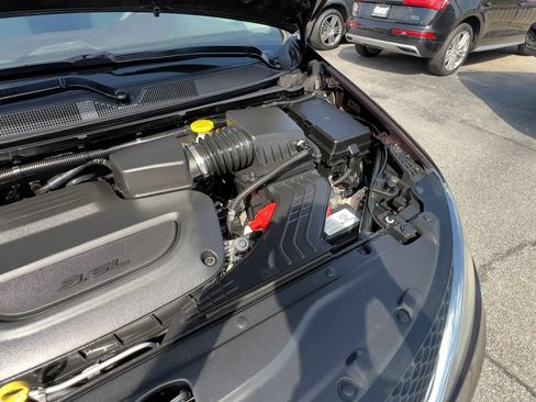 Used 2019 Chrysler Pacifica Touring Plus FWD image 33