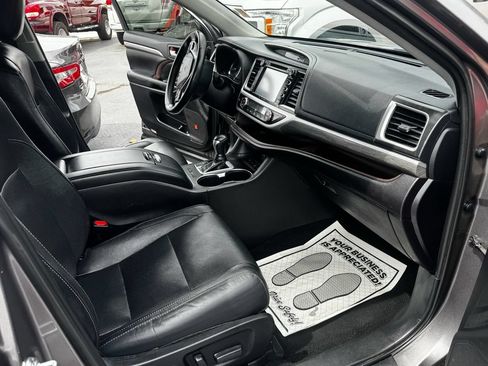 Used 2019 Toyota Highlander Limited AWD/4WD image 8
