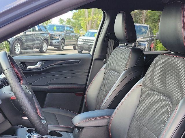 Used 2024 Ford Escape ST-Line w/ Tech Pack #1 AWD/4WD image 5