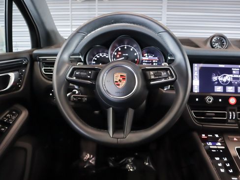 Certified 2026 Porsche Macan AWD/4WD image 15