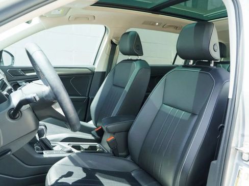 Used 2023 Volkswagen Tiguan SE w/ Panoramic Sunroof Package AWD/4WD image 4