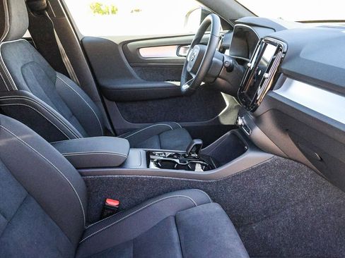 New 2026 Volvo XC40 B5 Ultra w/ Climate Package image 18