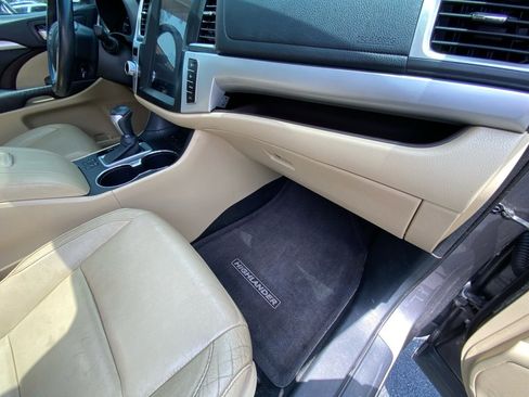 Used 2015 Toyota Highlander XLE image 37