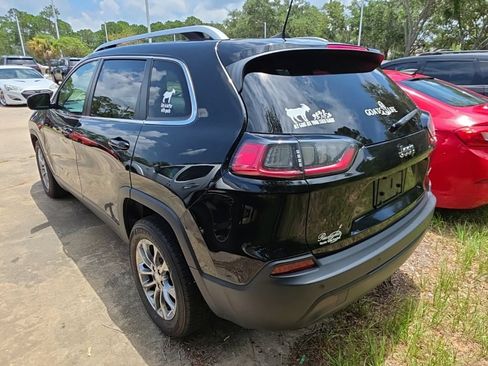 Used 2019 Jeep Cherokee Latitude Plus w/ Comfort/Convenience Group FWD image 5