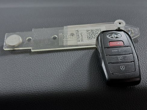 Used 2025 Toyota Camry LE image 33