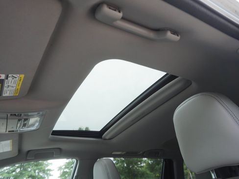 Used 2017 Toyota Highlander XLE AWD/4WD image 14
