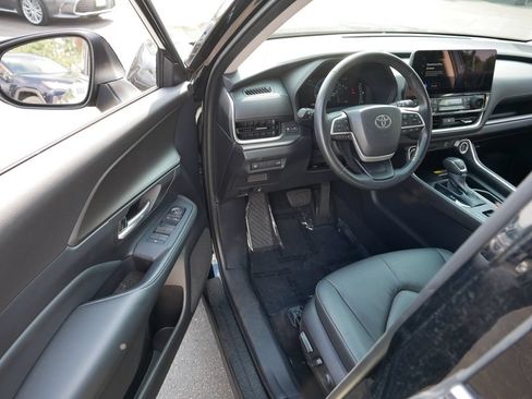 Certified 2025 Toyota Grand Highlander AWD image 10