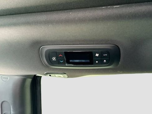 New 2026 Chrysler Pacifica Select image 27