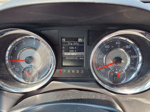 Used 2016 Chrysler Town & Country Touring w/ Driver Convenience Group FWD image 32