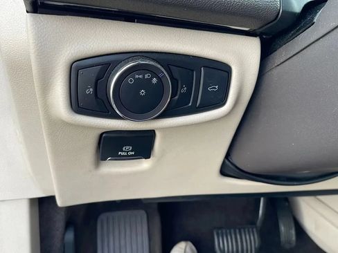 Used 2018 Lincoln MKZ Reserve FWD image 16