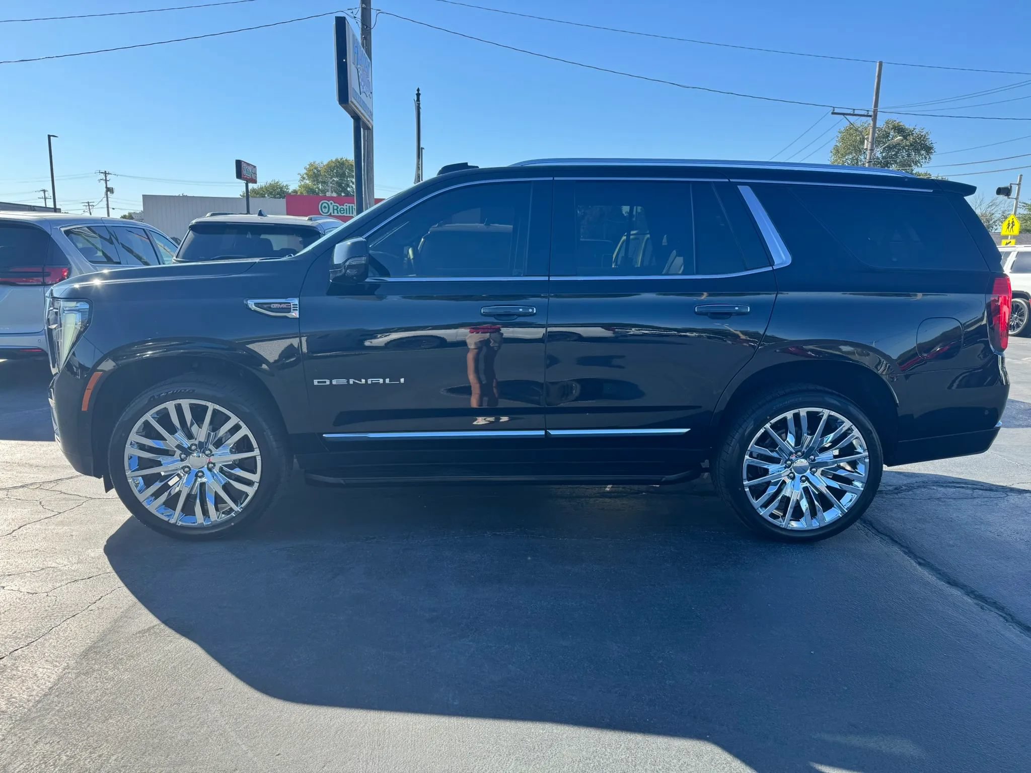 Used 2025 GMC Yukon Denali AWD/4WD image 2